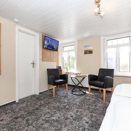 Pension Burggaststaette Heyken Neuharlingersiel Exterior photo