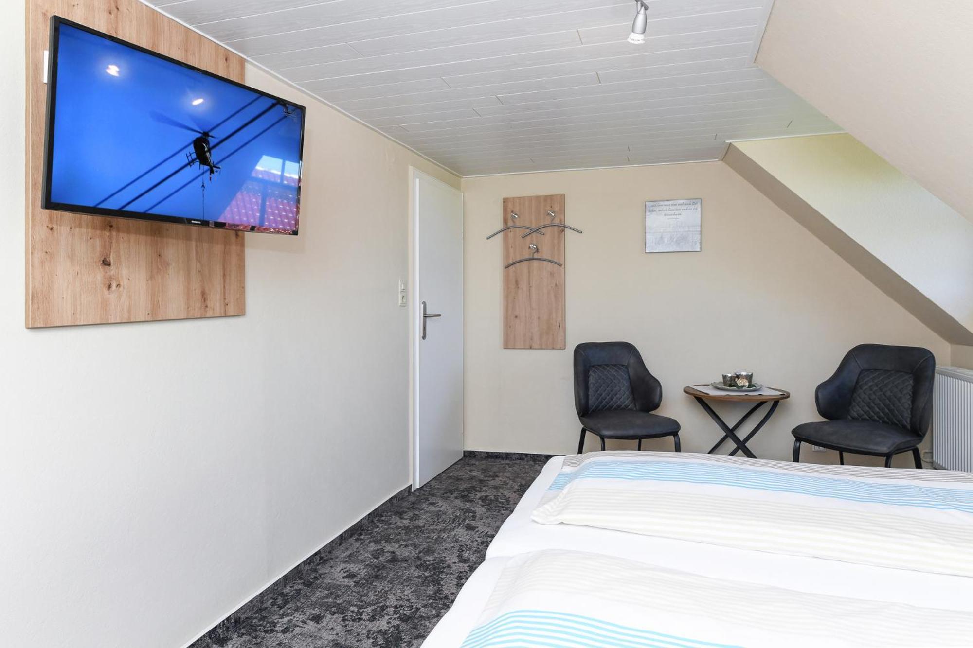 Pension Burggaststaette Heyken Neuharlingersiel Exterior photo